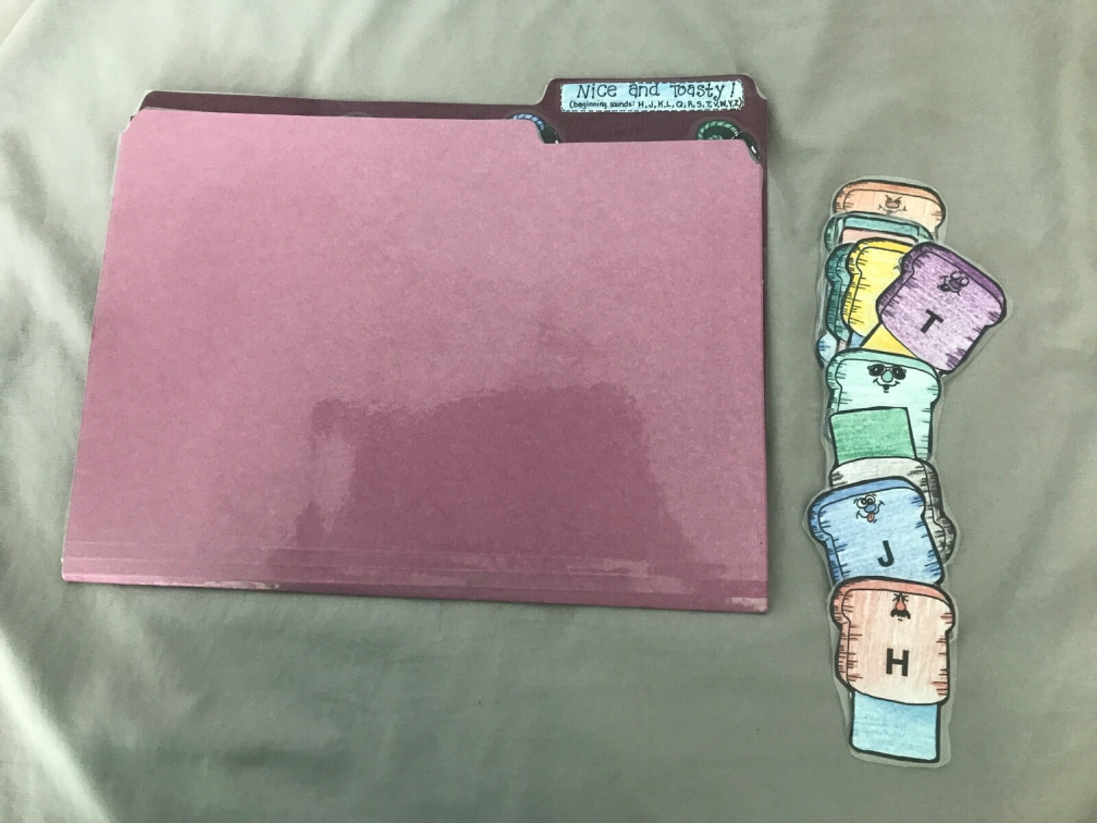 Nice and Toasty! Beginning Sounds PreK File folder teacher game resources
