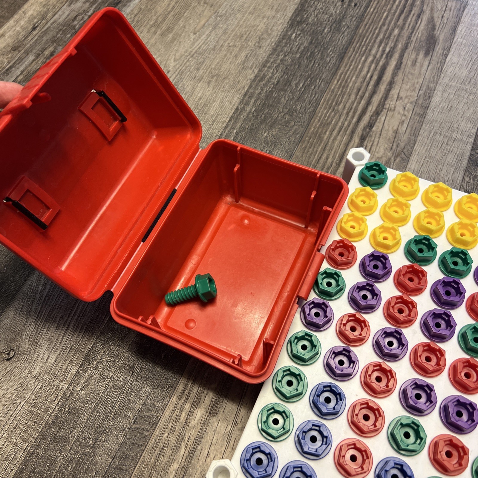 Educational Insights Design & Drill Play Set, Board w/ 101 Screws & Toolbox