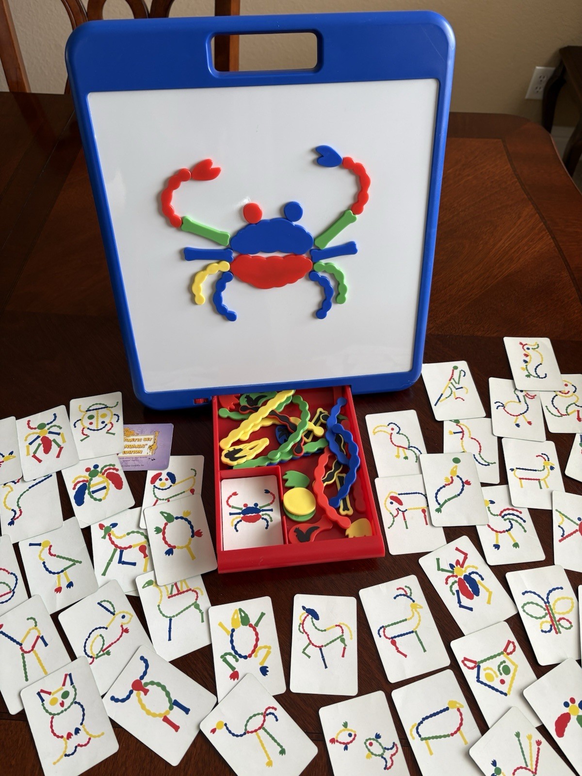 Huntar Magnetic Animals and Buildings Educational Toy with Board & 90 Cards
