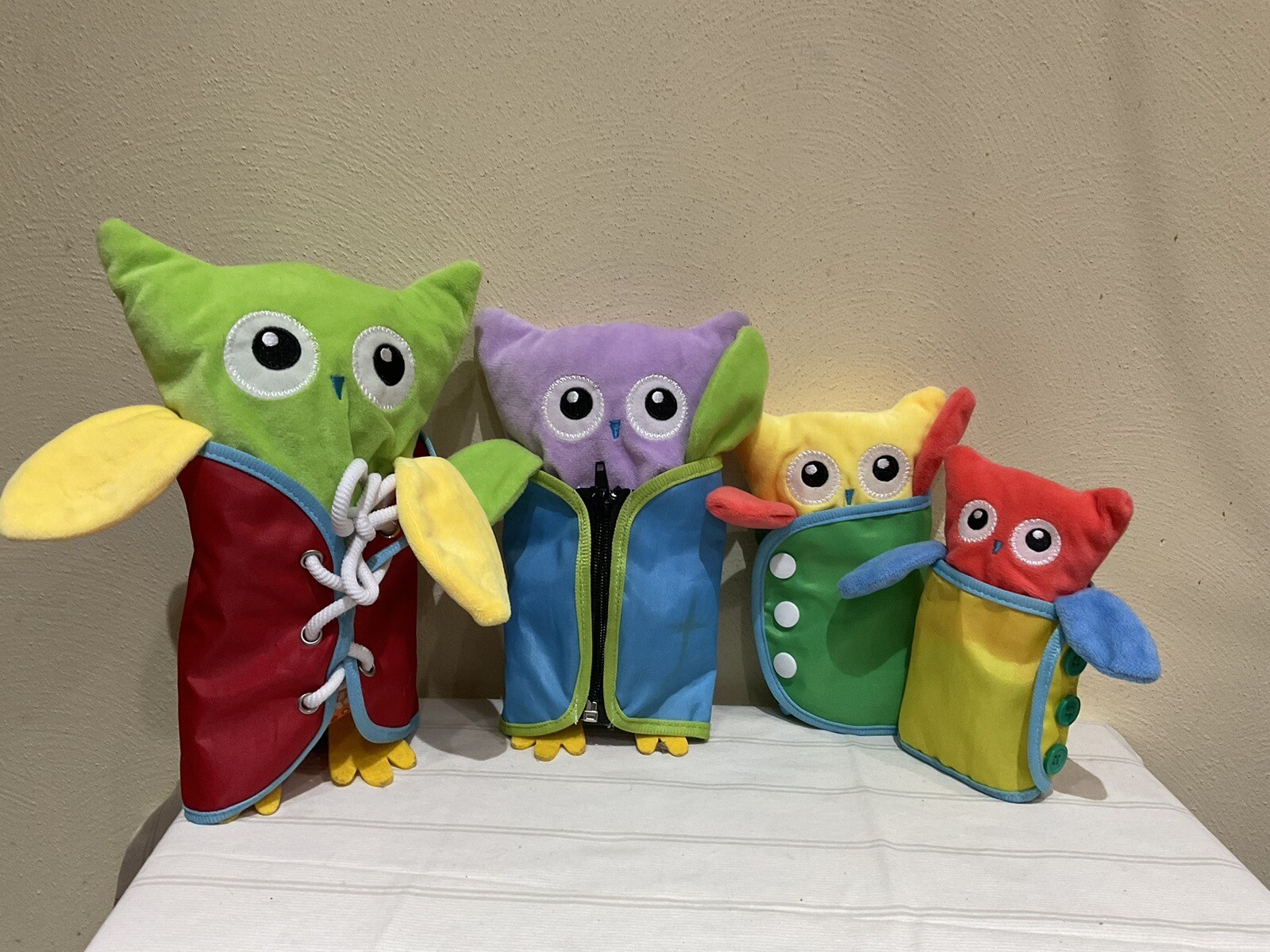 LELEBE LEARN TO DRESS PLUSH COLORFUL OWLS PRESCHOOL EARLY LEARNING SKILLS, HTF