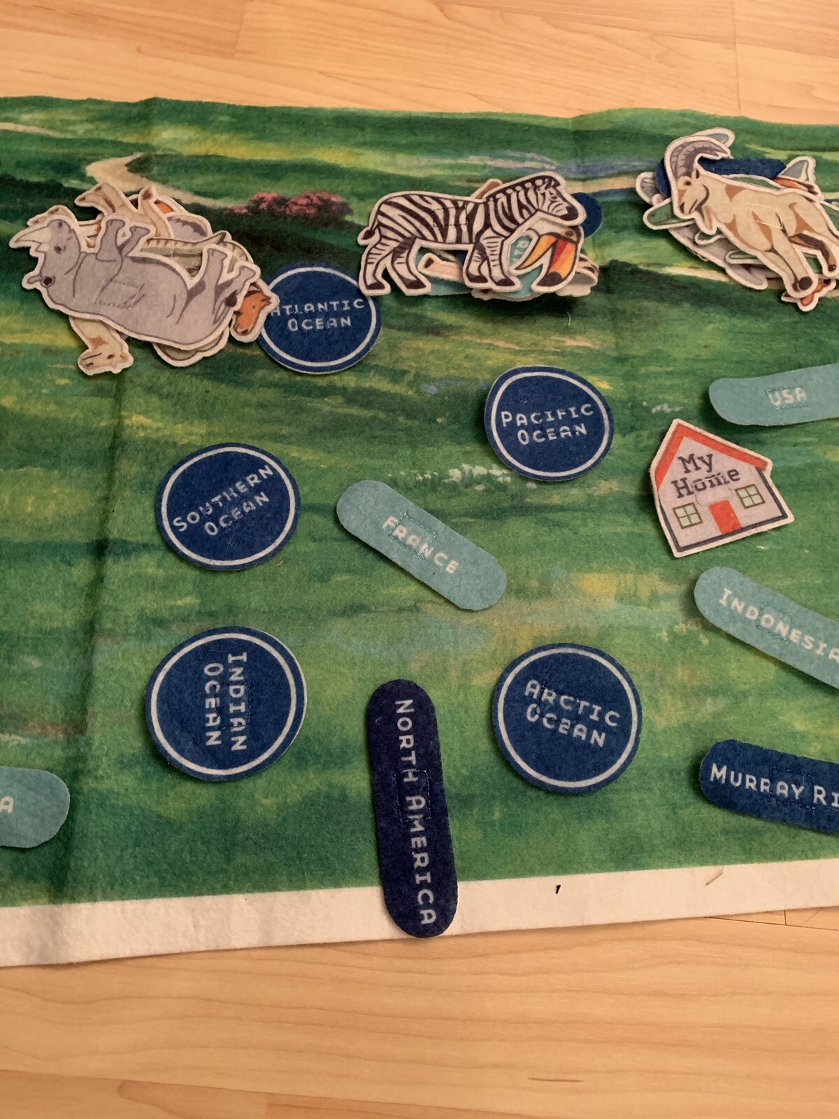Little Folk Felts 1985 Felt animals And world locations learning Tool