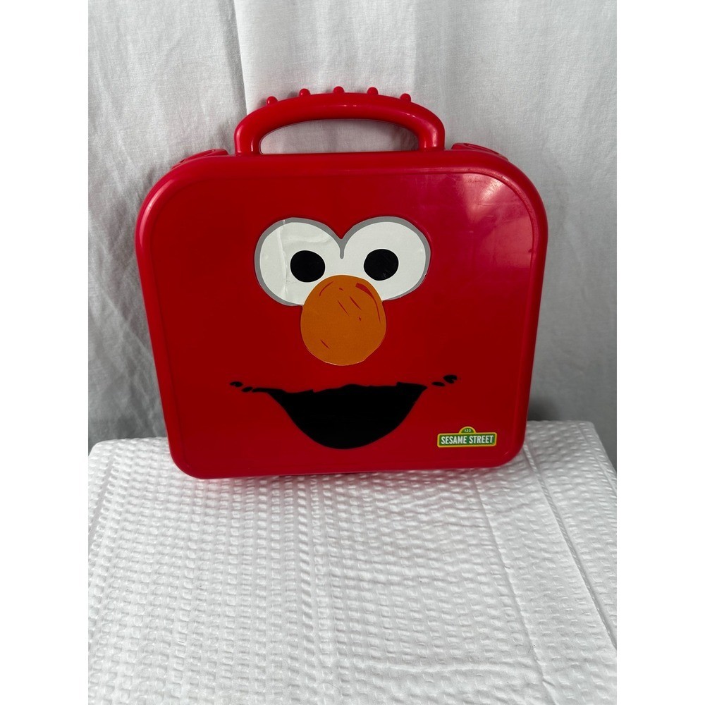Letter “K” for Elmo On The Go learning game.