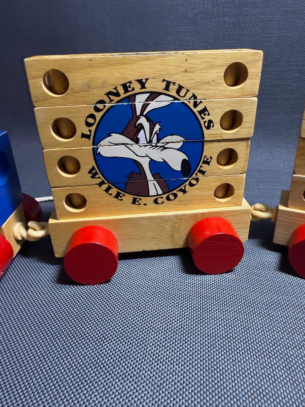 1992 Looney Tunes Wooden Puzzle Pull Toy Train, Engine And Two Rail Cars CLEAN