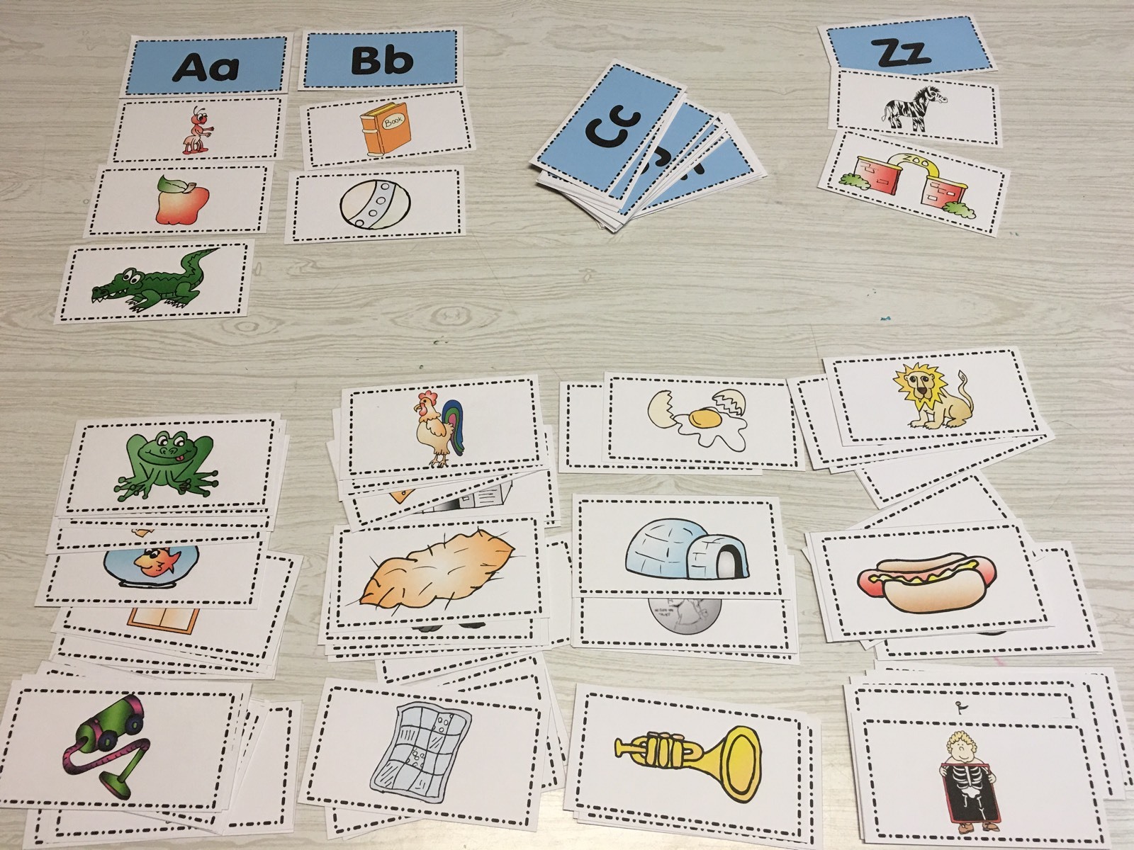 Letters and Pictures – Beginning Phonics Sorting Kit – Montessori Inspired