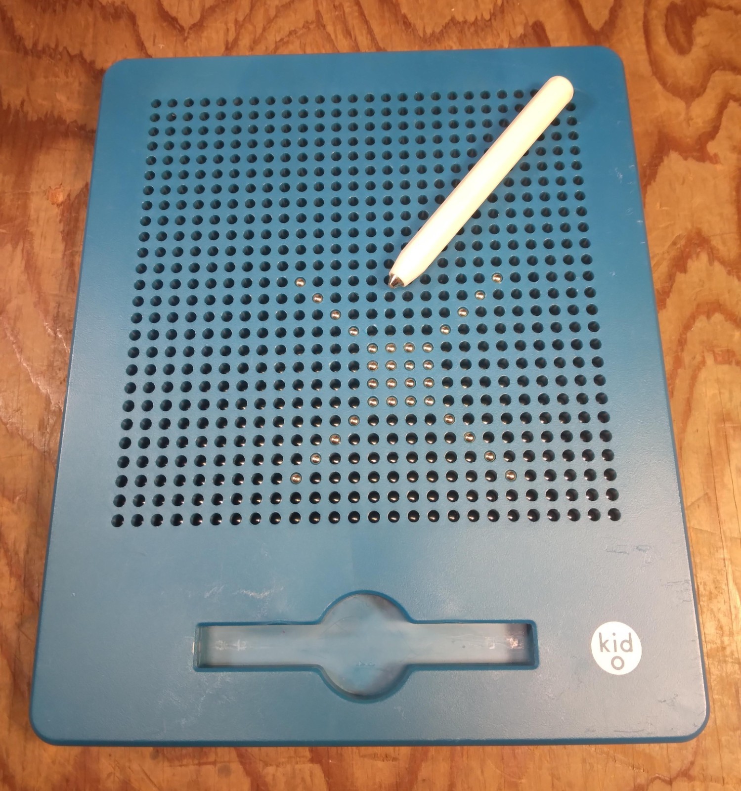 Kid O Free Play Blue Magnatab 26×26 Grid Tablet & Magnetic Pen Toy