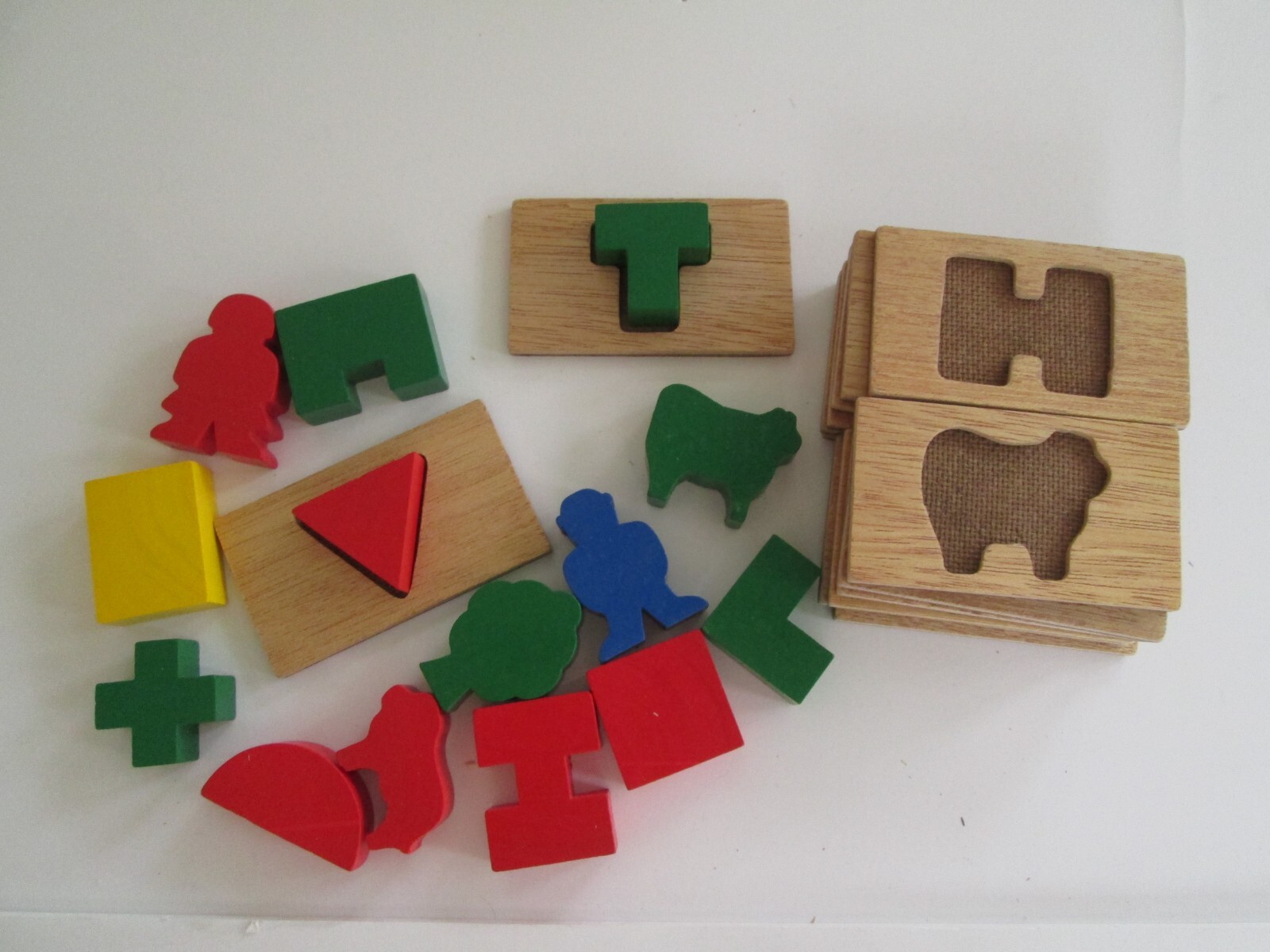 Feel and Find Shape Matching 14 Wooden Puzzle Trays & 3D Pieces Cloth Bag Game