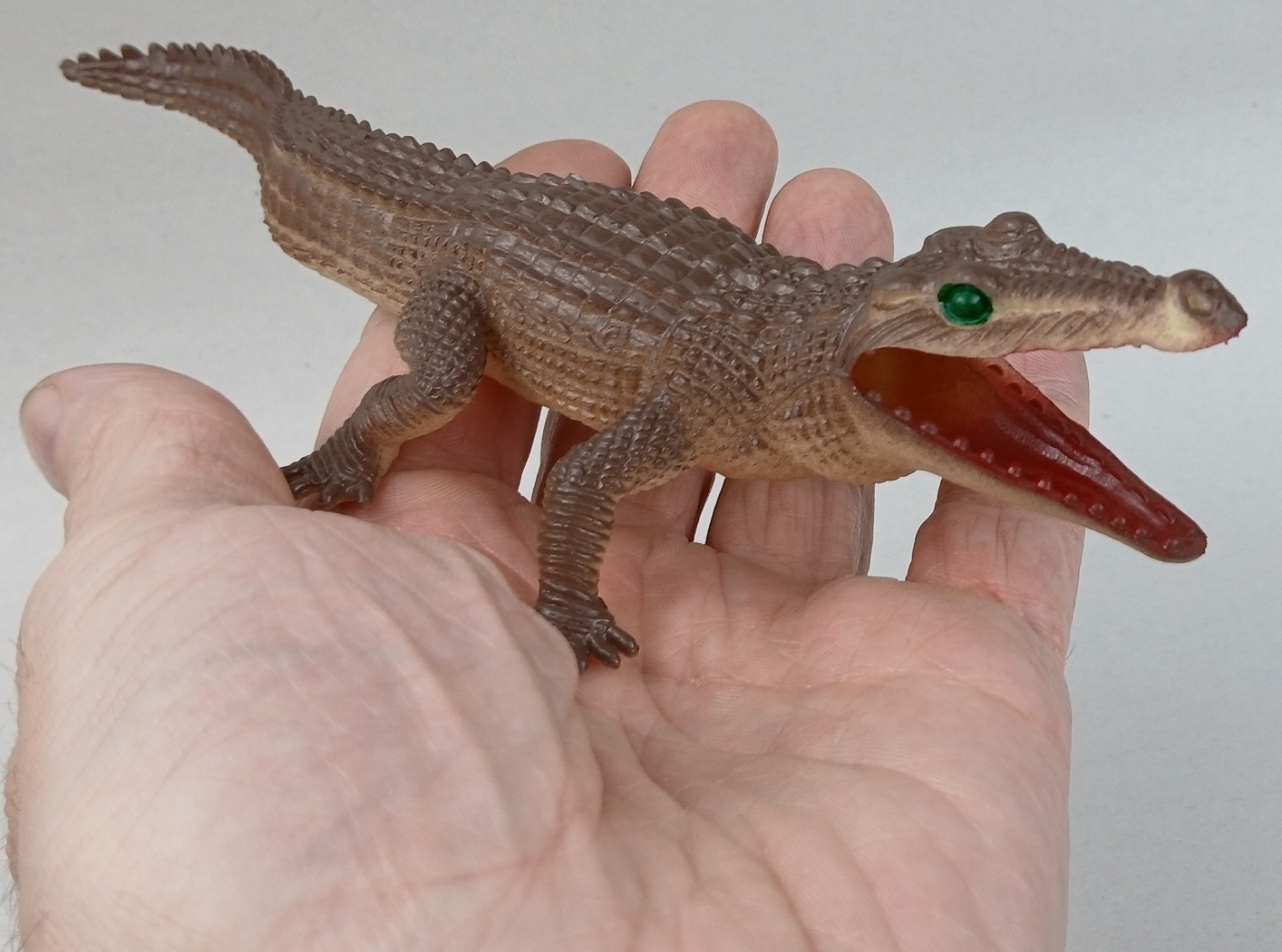Crocodile Figure Jungle Animal Replicas PVC Toy Croc Brown Mouth opened 7″L 3+