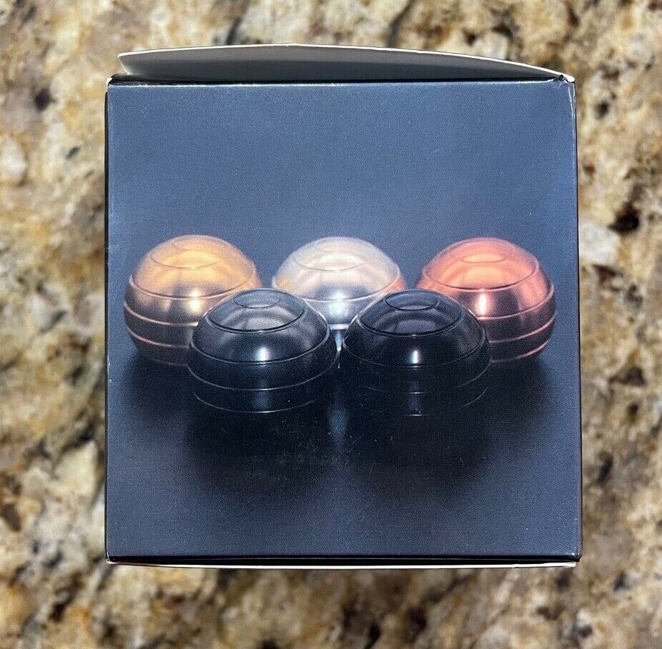 Optical Illusion Spinner Ball Stress Relief Desktop Motion Decompression Toy New