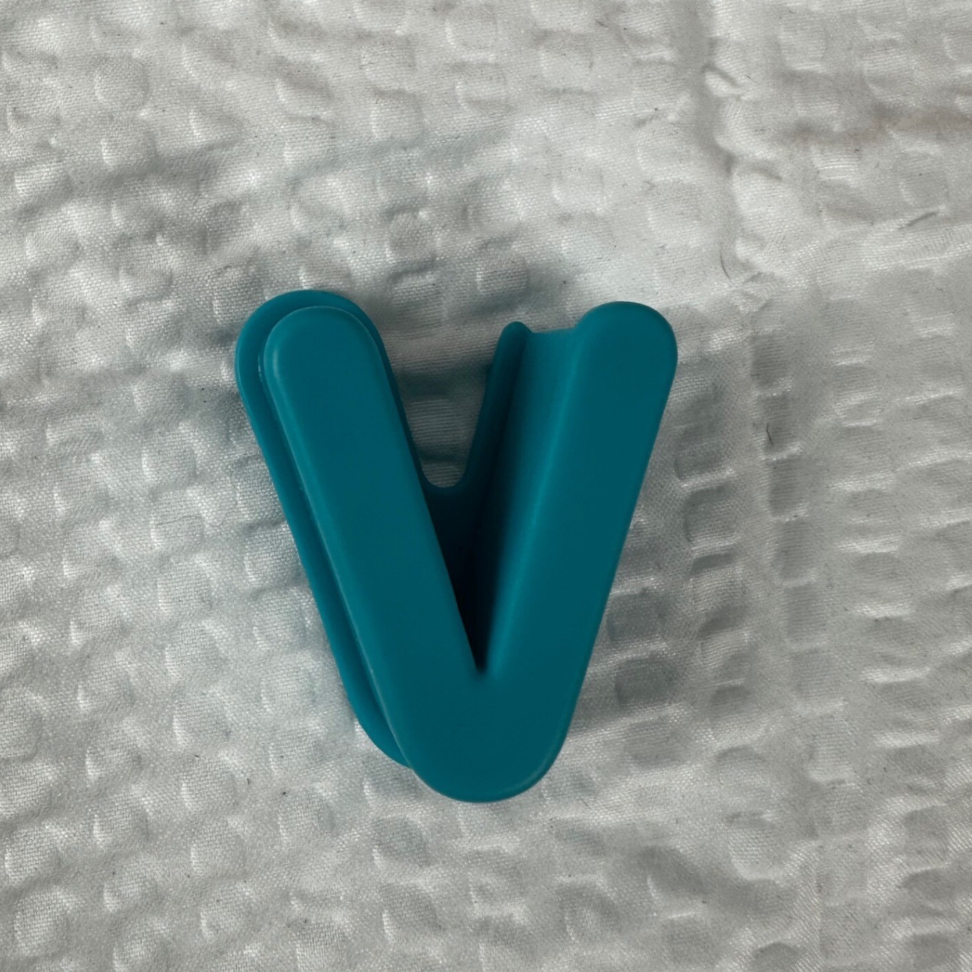 Letter “V” for Elmo On The Go learning game.