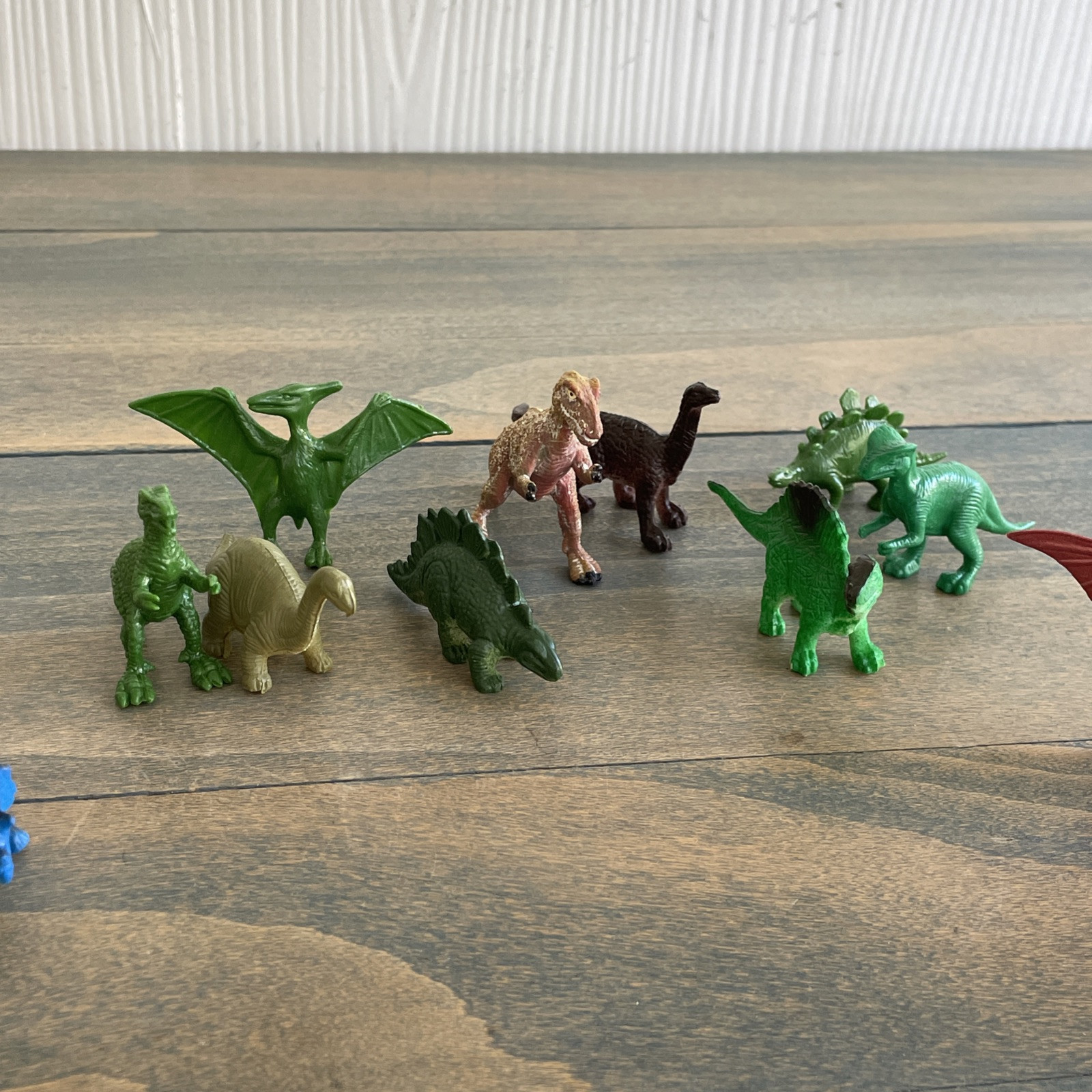 Lot 20 Mini Dinosaur Toys Plastic Rubber Classroom Party Favor(L6)