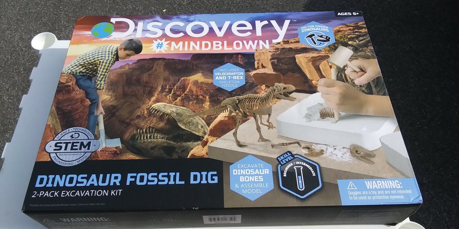 Discovery #MINDBLOWN 15 Piece Dinosaur 3D Fossil Dig Excavation Kit T-Rex
