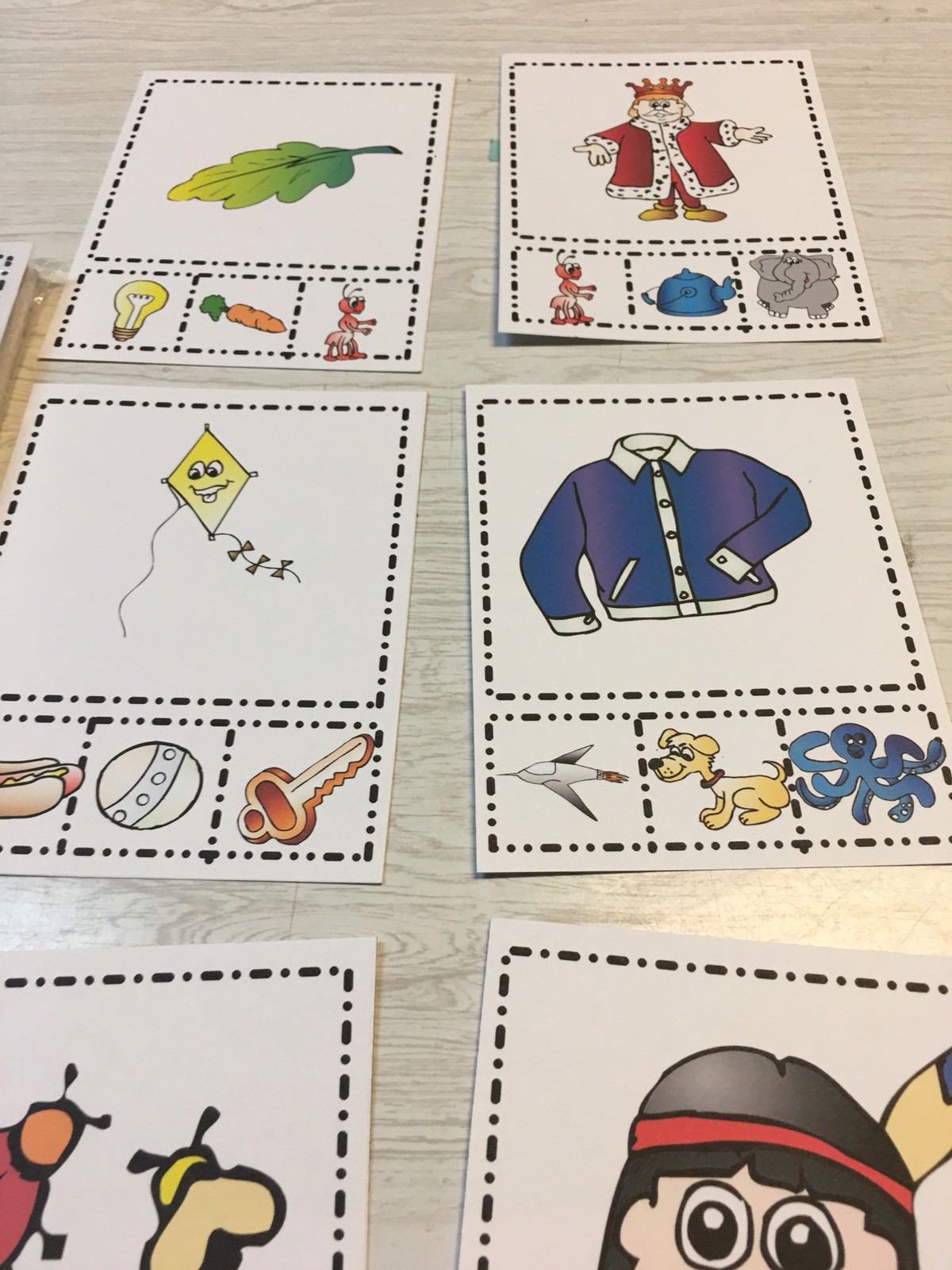 Beginning Sounds – 52 Clothes Pin Cards – Cards For Learning Centers