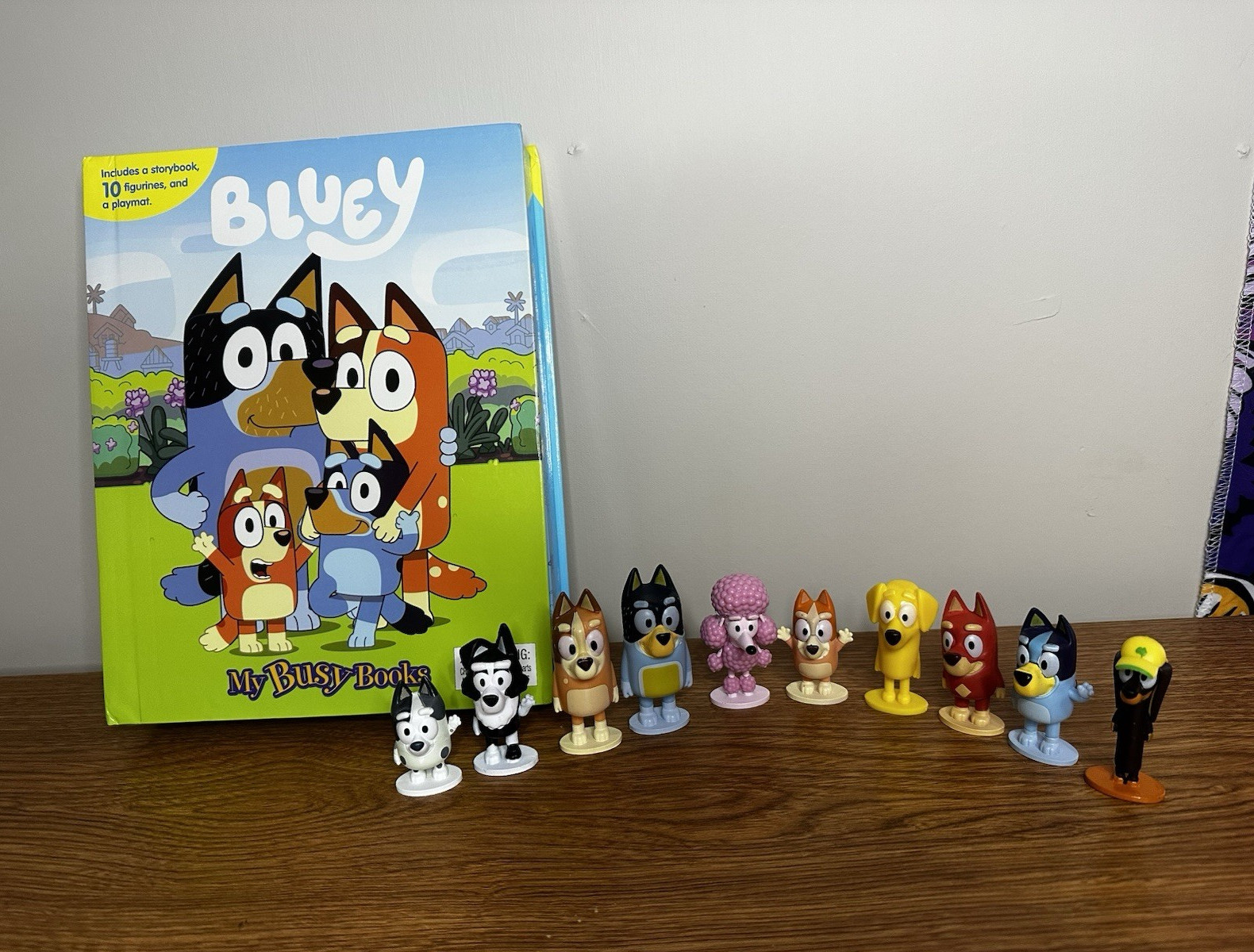 Bluey My Busy Books Set Storybook Playmat w/ 10 Figures Ages 3+