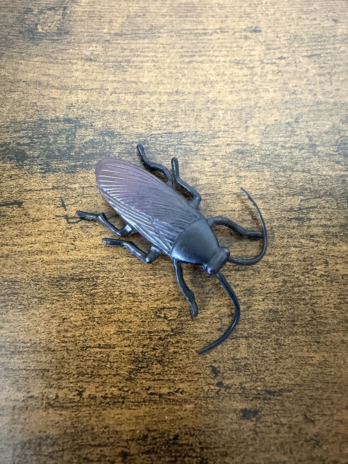 Scary Huge Cockroach Novelty Toy – Realistic Insect Gag Prank for Party Decor