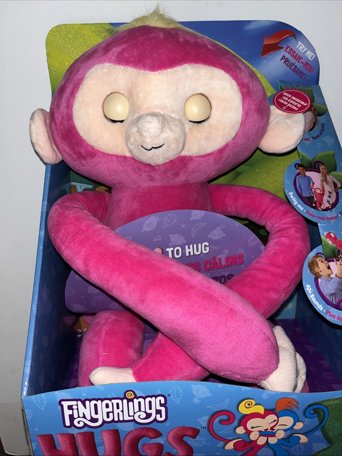 Fingerlings Hugs Bella interactive makes 40+ sounds New