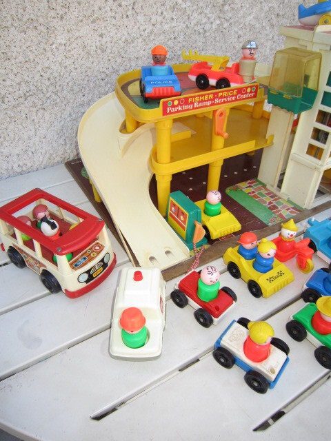 Fisher Price Garage Ref 930 Year 1970 17 Vehicles With Characters + 1 Minibus