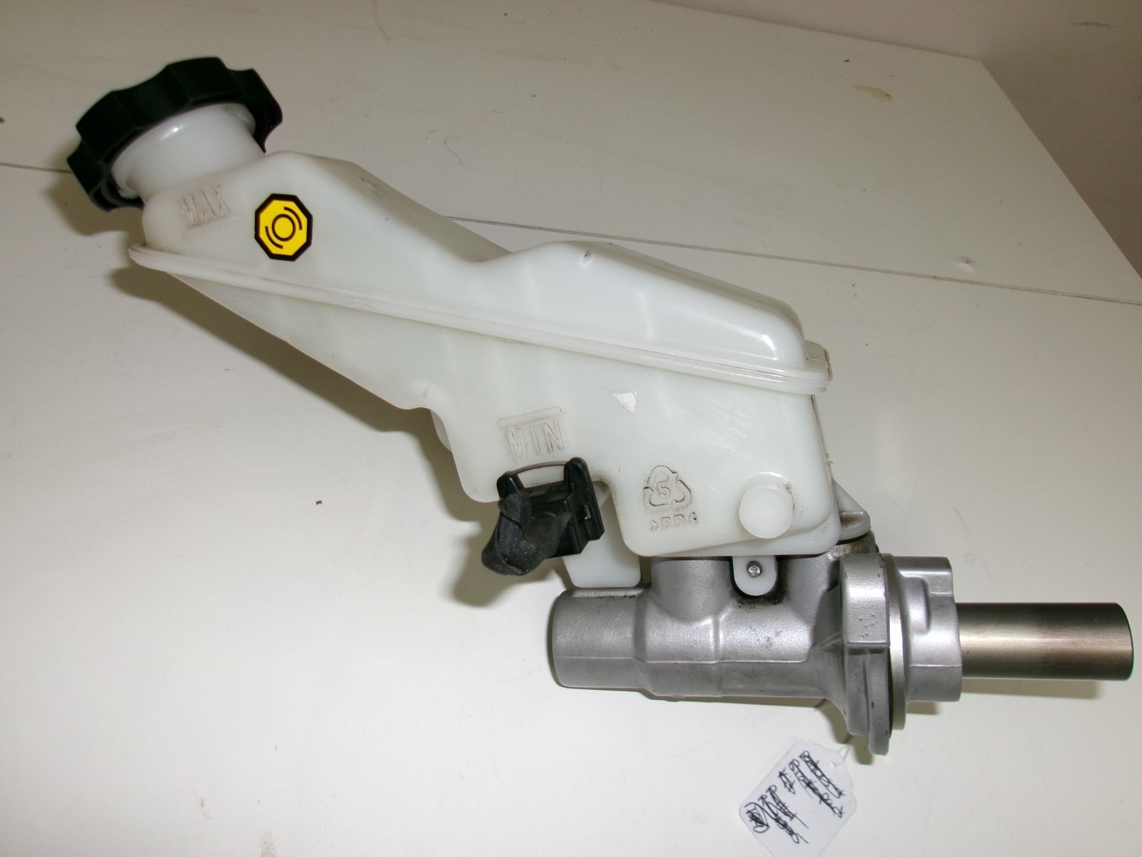 2014-2018 Kia Sorento APM Brake Master Cylinder with Reservoir