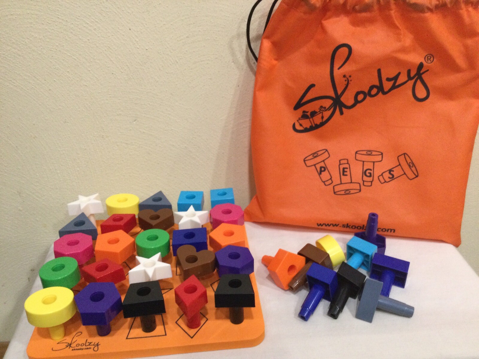 SKOOLZY PEG BOARD SHAPES SET, SORTING, STACKING, LACING, MONTESSORI