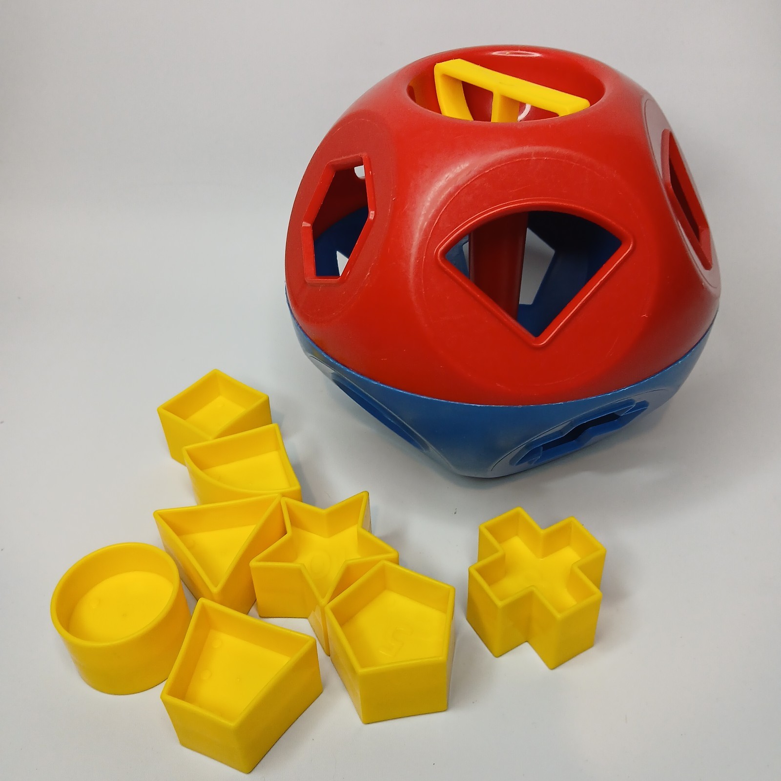 Vintage 1980’s Tupperware Shape-O Shape Sorter Ball (Missing 2 Shapes)