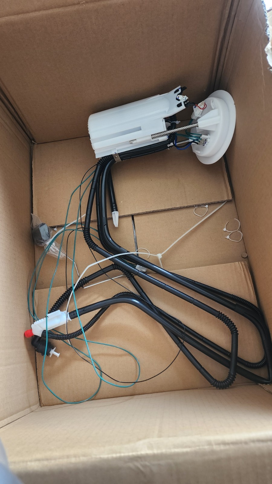Electric Fuel Pump Module Assembly Compatible with 2006-2010 BMW 650I, 550I 2004