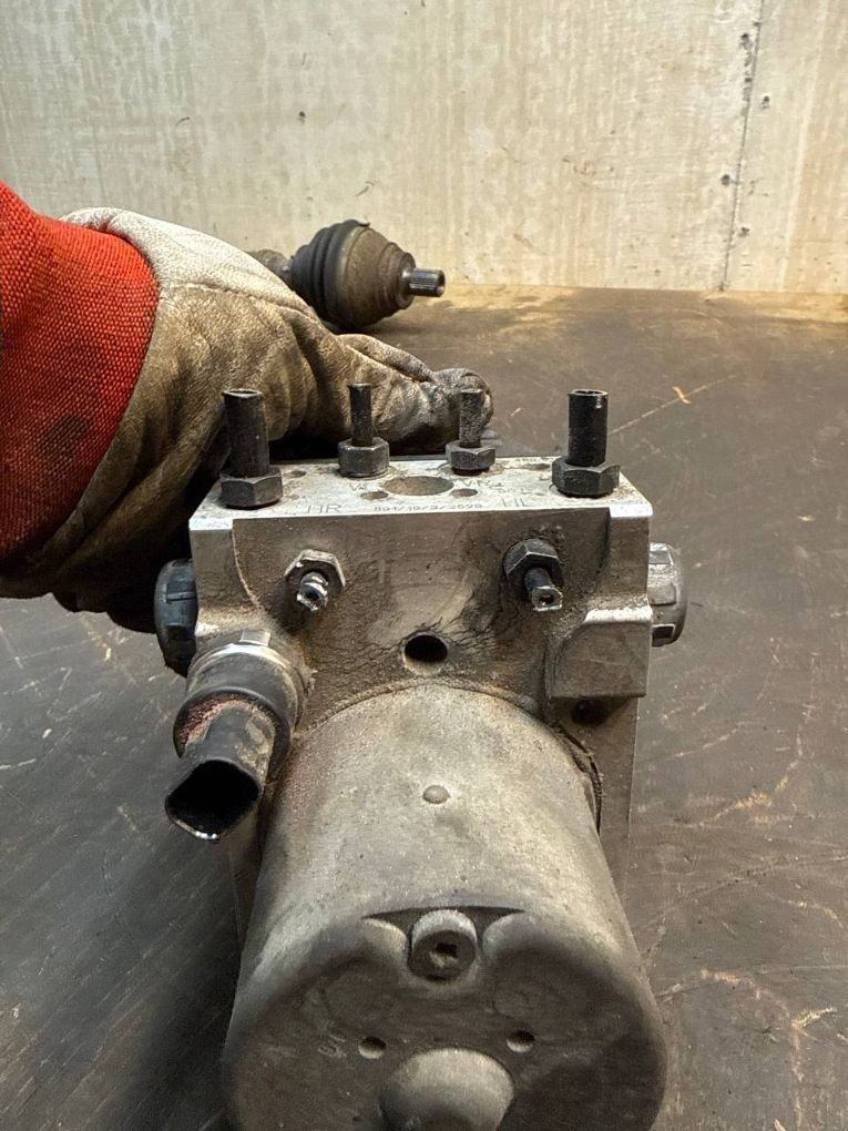 AUDI A6 / A6 ALLROAD (C5) KV1557464 ABS hydraulic unit / pump 4B0614517G