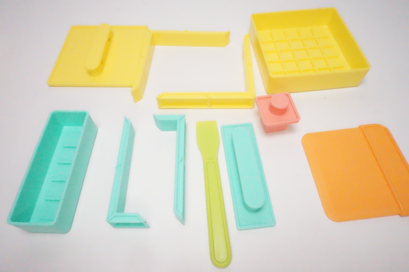 Lovevery BRAND NEW Modeling Sand Unit Block Builders The Examiner Play Kit