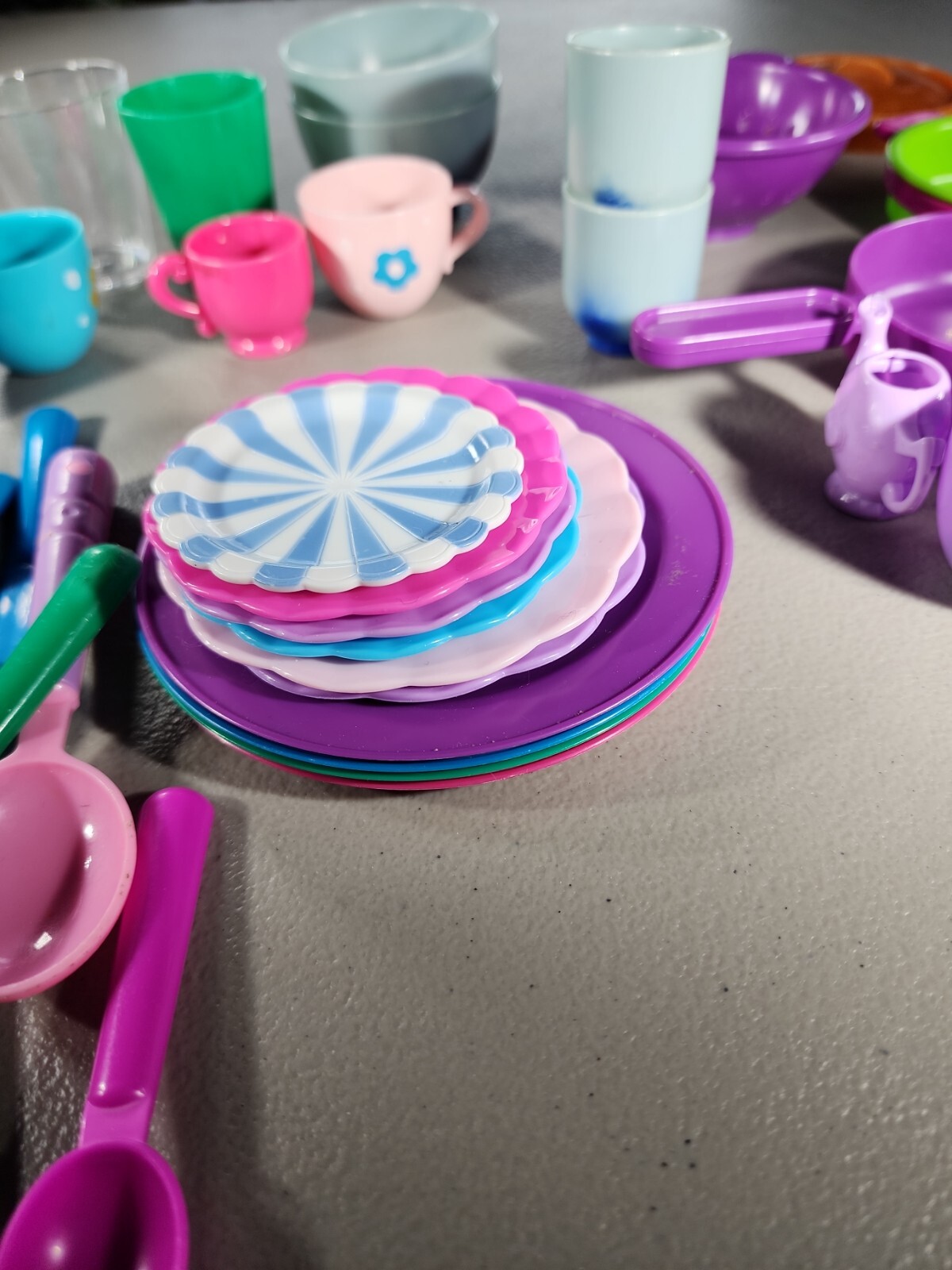 Children’s Kids Play Kitchen Lot 40pc Set, Cups, Utensils, Pans & More