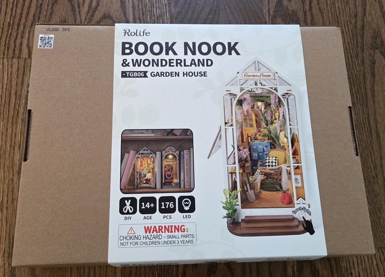 Robotime ROLIFE Book Nook & Wonderland Garden House Collection Kit TGB06
