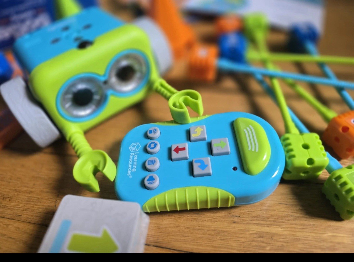 Learning Resources Botley the Coding Robot – STEM Toy – 76 Pieces Ages 5+ 1 Arm