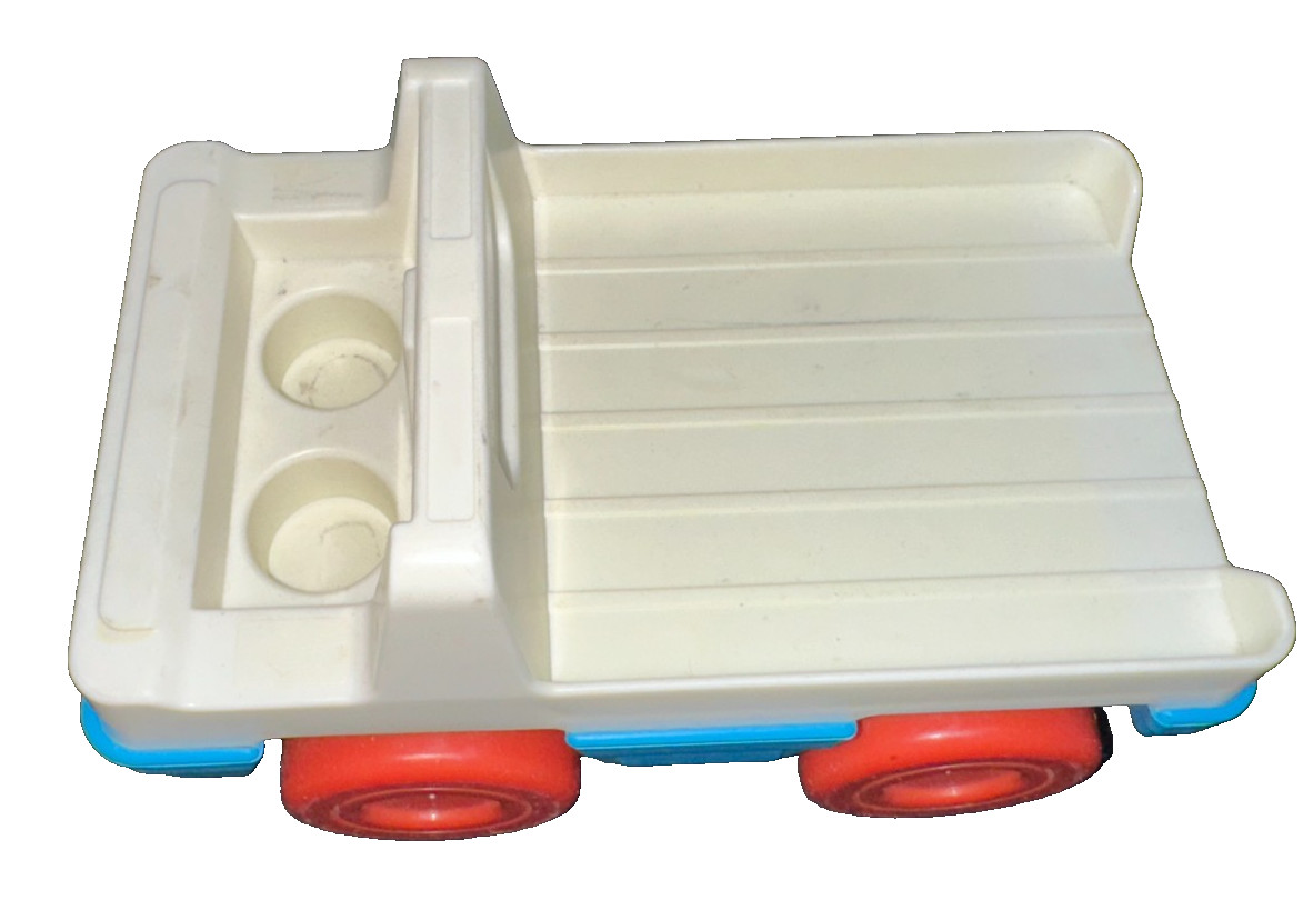 RARE VINTAGE CHICCO CONSTRUCTION CO.- A PRE-SCHOOL TOY-PREOWNED(READ DESC)