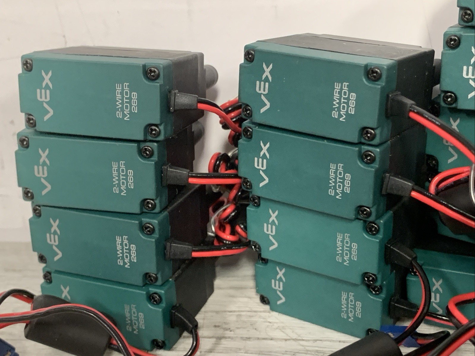 Lot Of 32 VEX Robotics #276-2181 2-Wire Motor 269 And 4 Clamp Parts