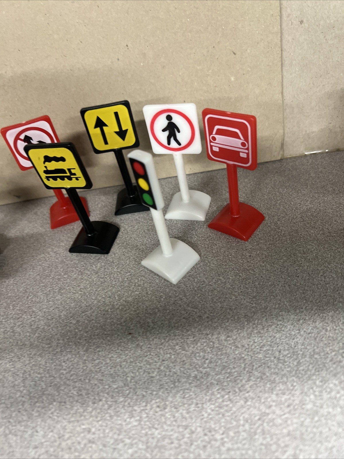 Excellerations Premium Traffic Signs for Block Play – Set of 16