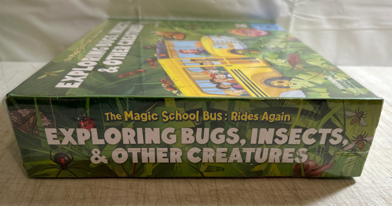 The Magic School Bus Exploring Bugs, Insects & Creatures Science Kit BO5