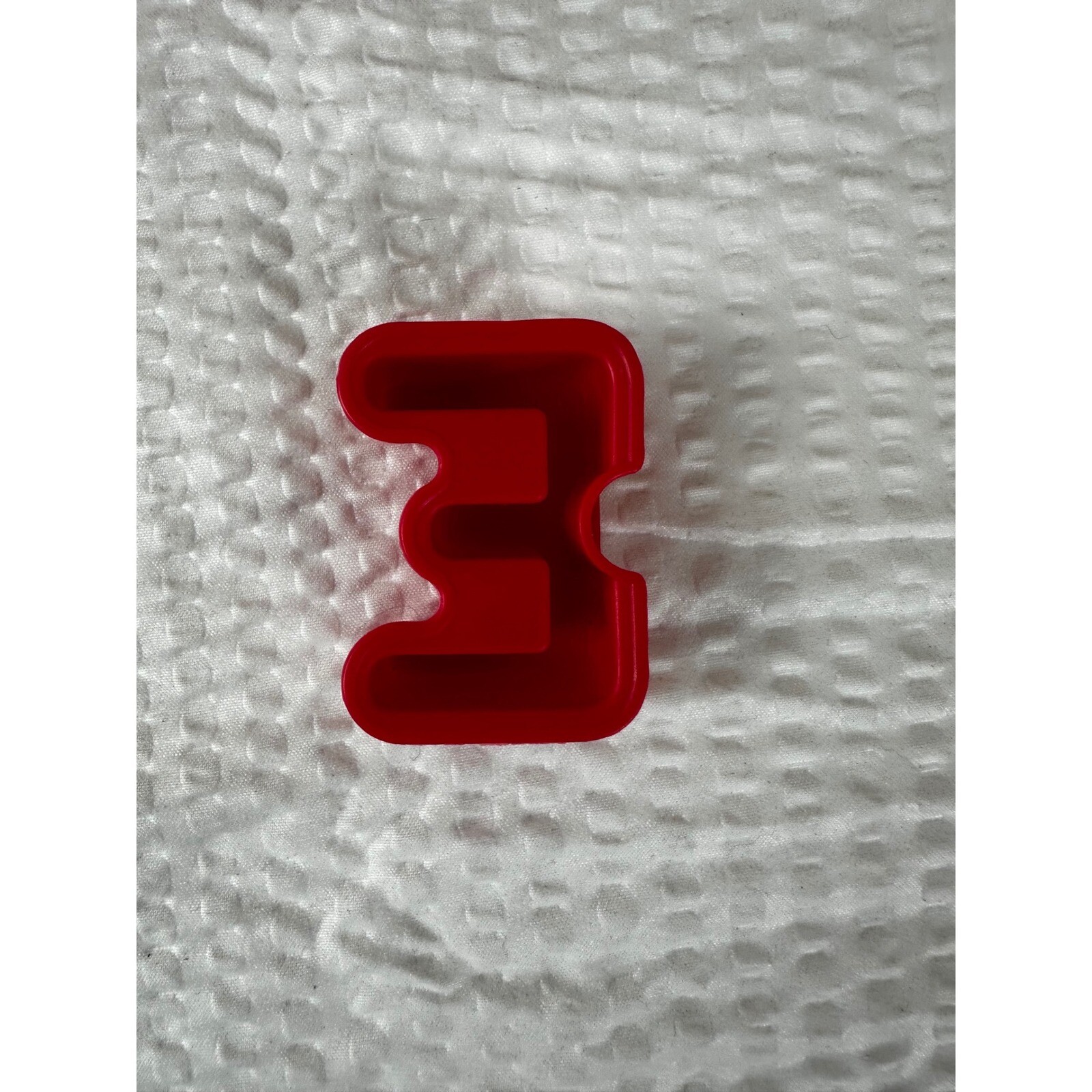 Letter “E” for Elmo On The Go learning game.
