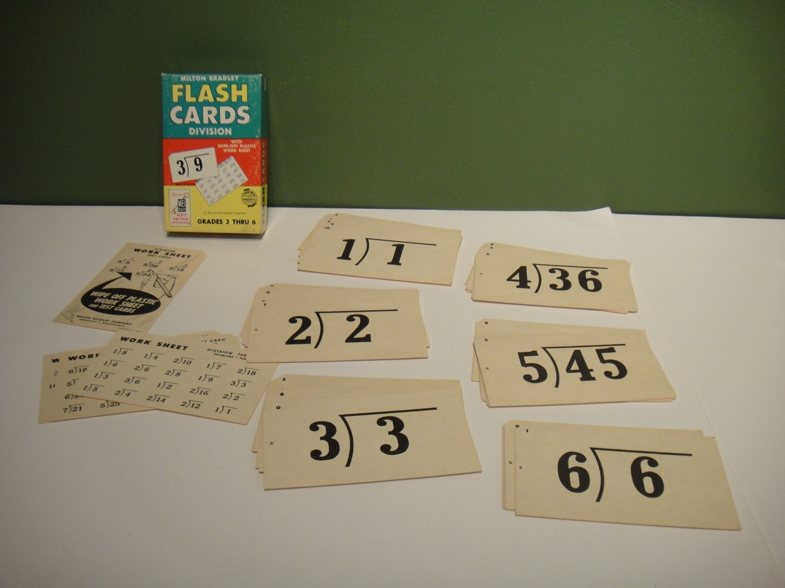 Educational Flash Cards Lot of 2 – Phonics (word sounding) & Division