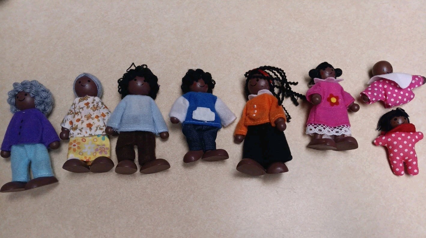 Wooden Poseable Doll Family of 8 African American dollhouse figures 3+