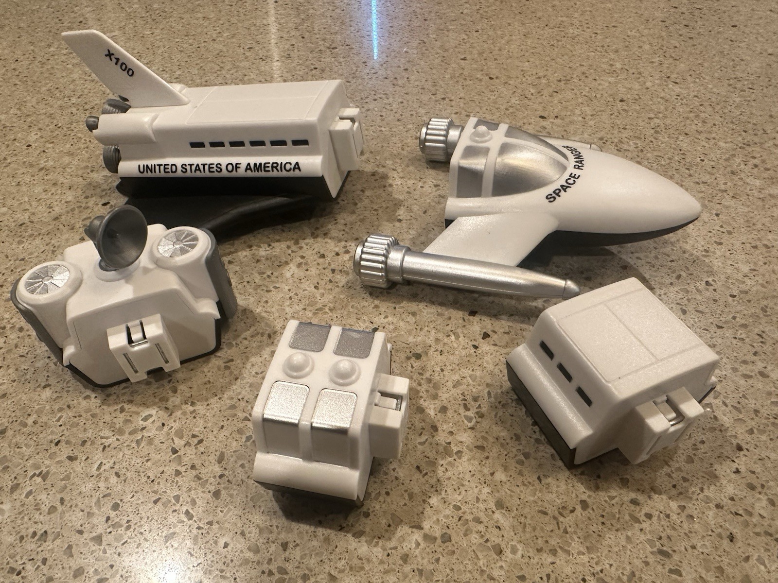 Popular Playthings Magnetic Mix or Match Space Vehicles Space Shuttle 5 PCs