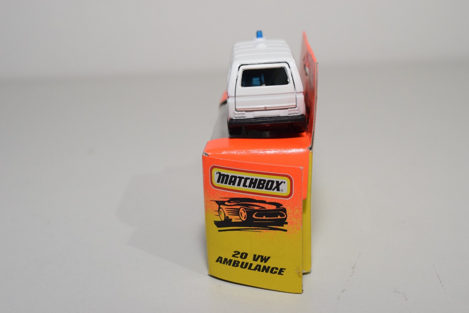 A94 1:64 3 INCH MATCHBOX LESNEY 20 VW VOLKSWAGEN AMBULANCE MIB RARE!