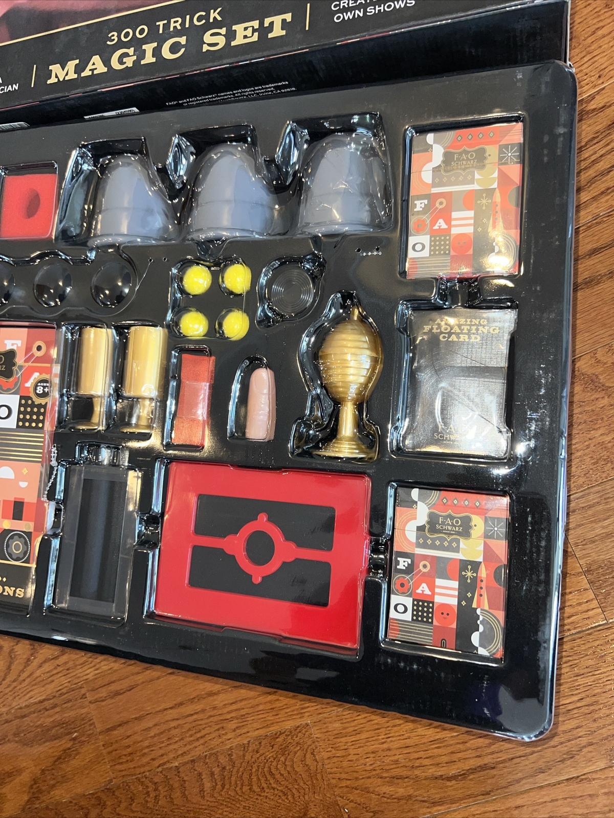 ***NEW OPENED BOX*** FAO Schwarz Ultimate Magic 28 pcs Set with 300 Tricks 🔥