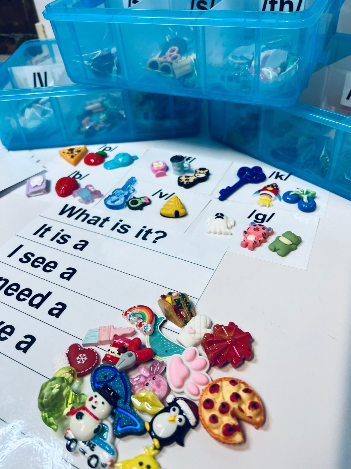 Say and Play Mini Objects Speech Therapy portable Set – trinkets For Sounds