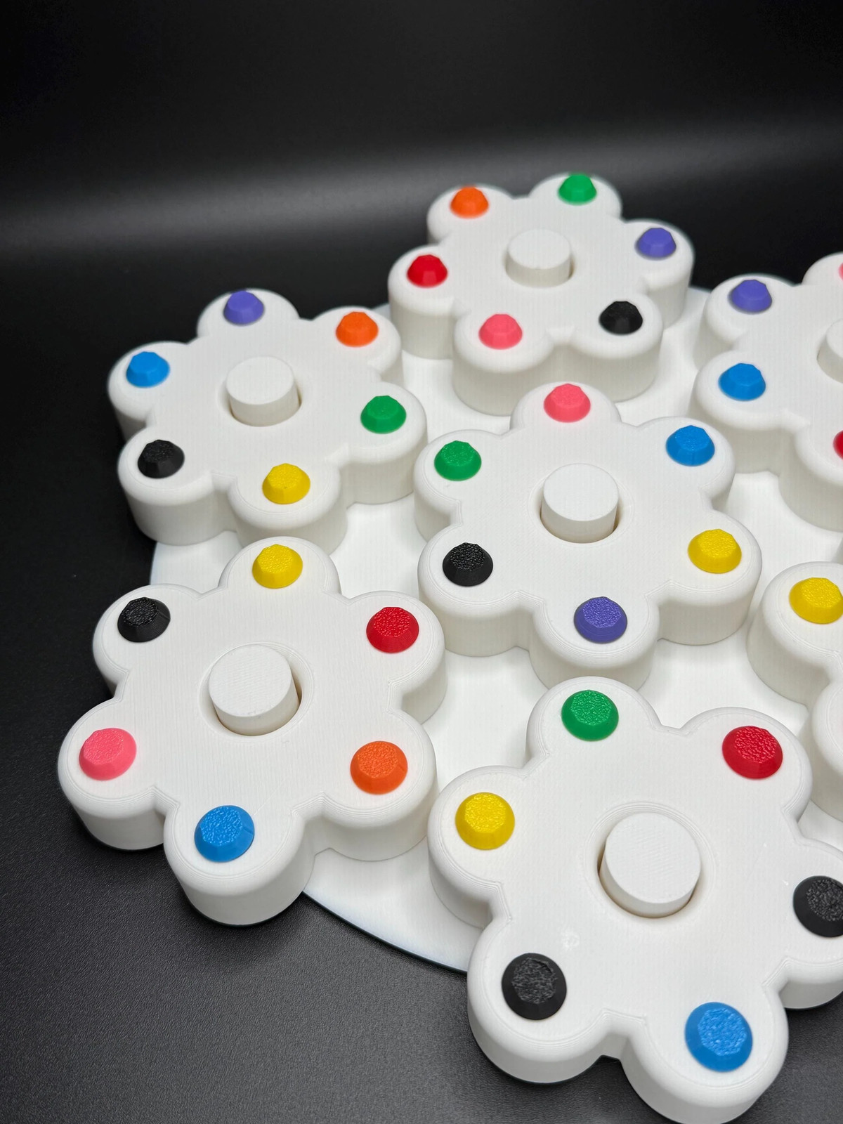 Gear Puzzle – Color-Matching Thinkominos-Inspired Game Unique Gear Shape Brain