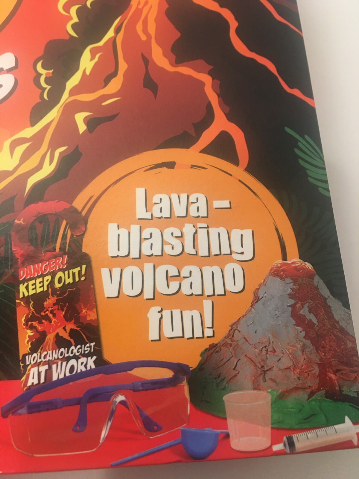 Imagine That: Explosive Volcano Expirements Kit New