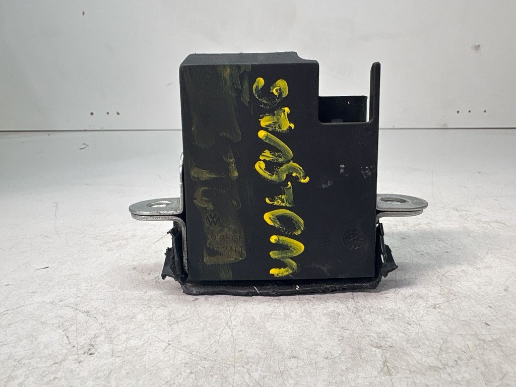 Volkswagen Golf VI 2010 Trunk Latch Lock 5M0827505E kW GENUINE UOA2979