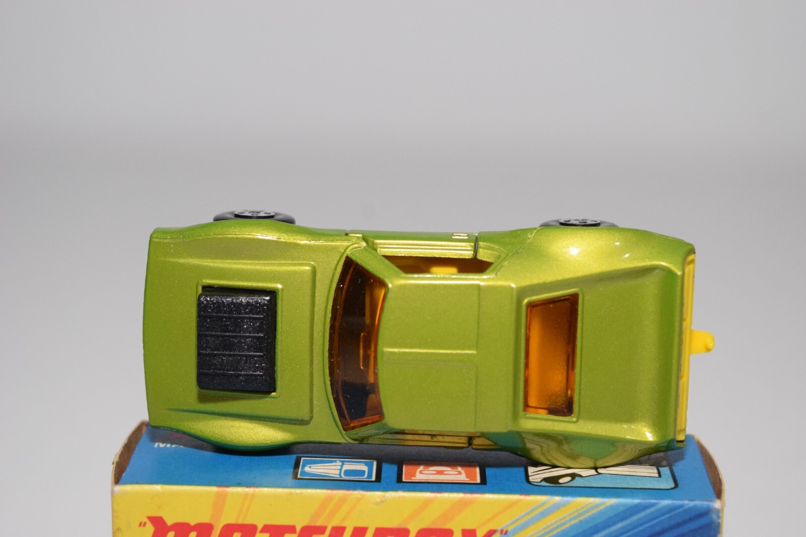 A94 1:64 3 INCH MATCHBOX SUPERFAST 9 AMX JAVELIN METALLIC GREEN MIB