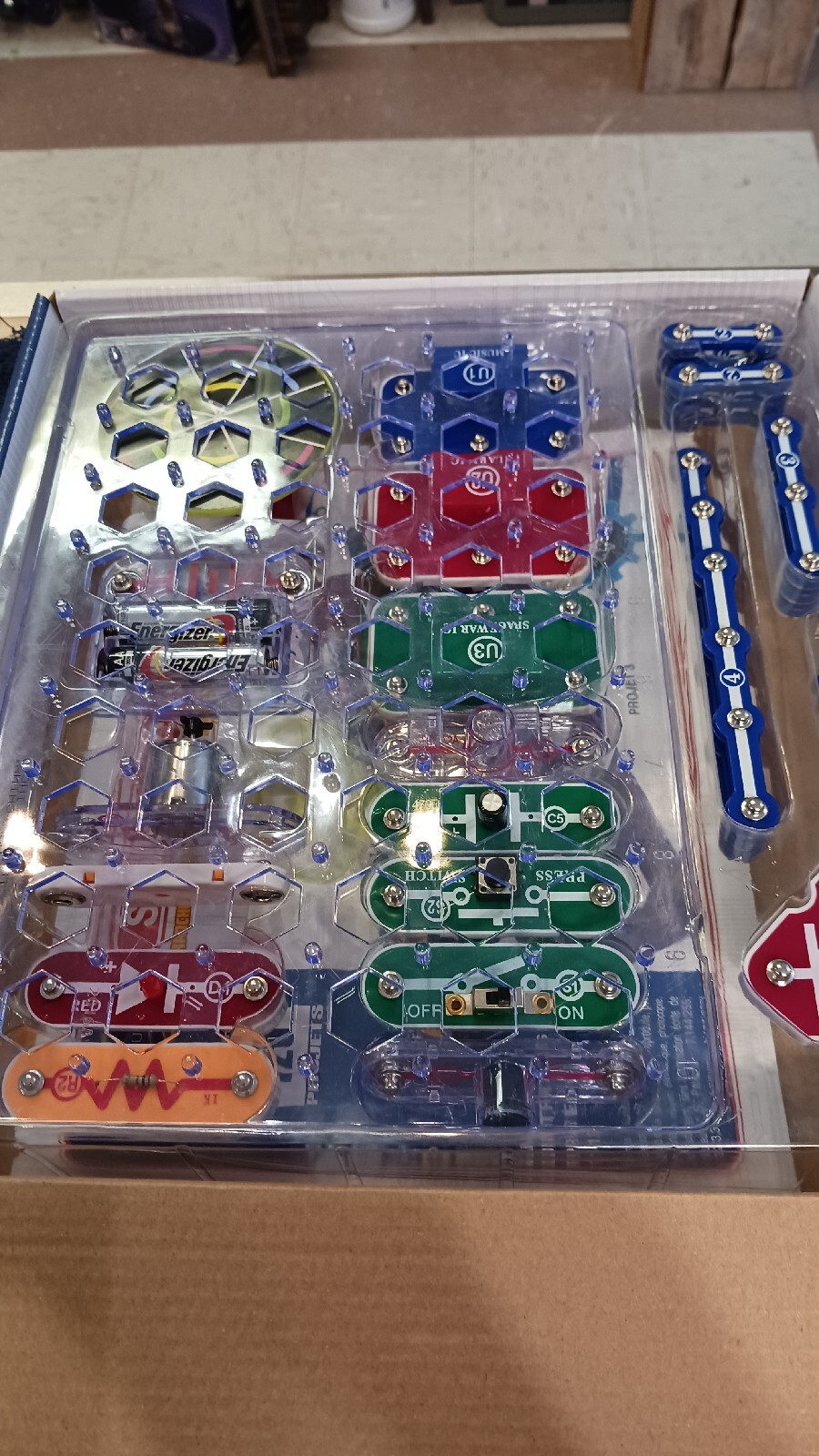 snap circuits Core. Scc-120. New.
