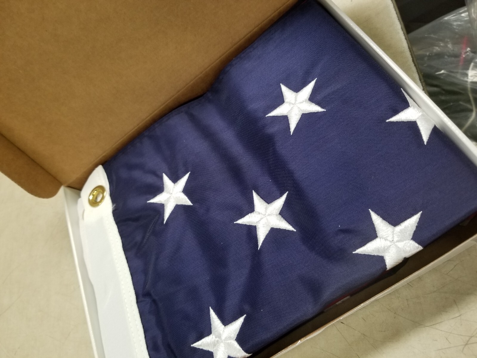 Durawavez Nylon Outdoor U.S. Flag with Heading & Grommets, 4′ x 6′