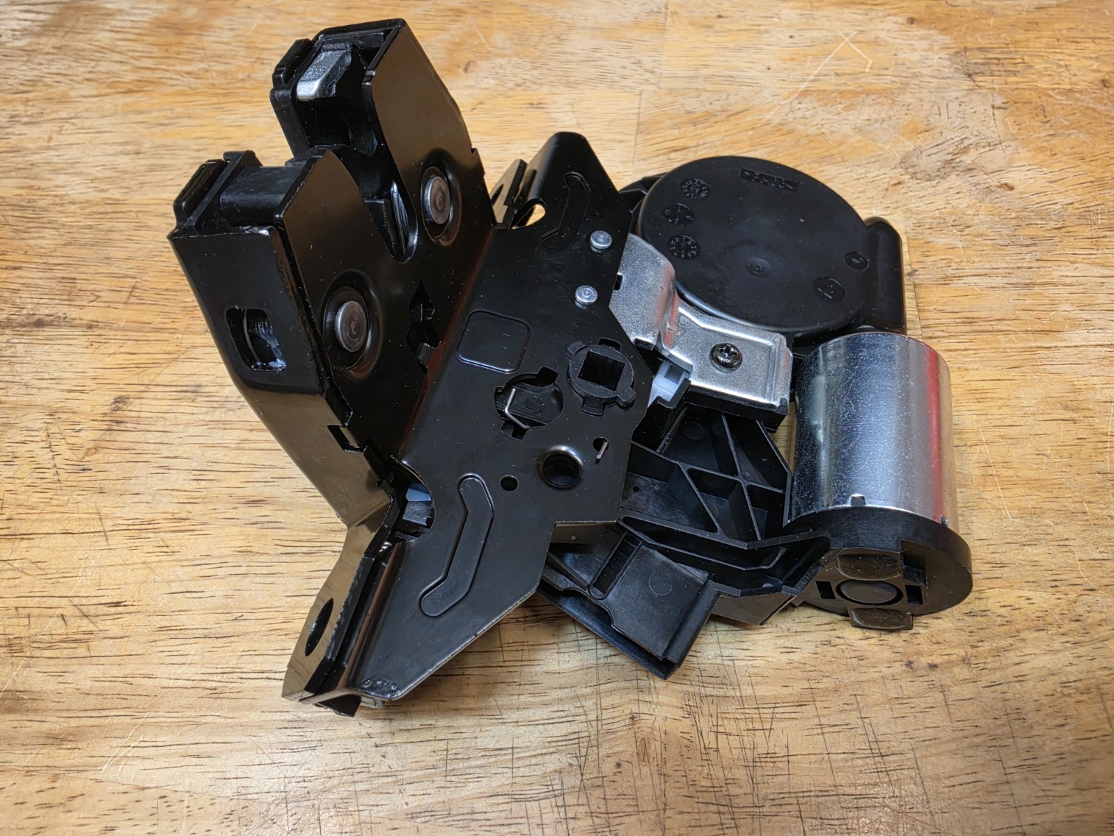 Liftgate Lock Actuator Rear Door Trunk Latch Tailgate Actuator GM GMC