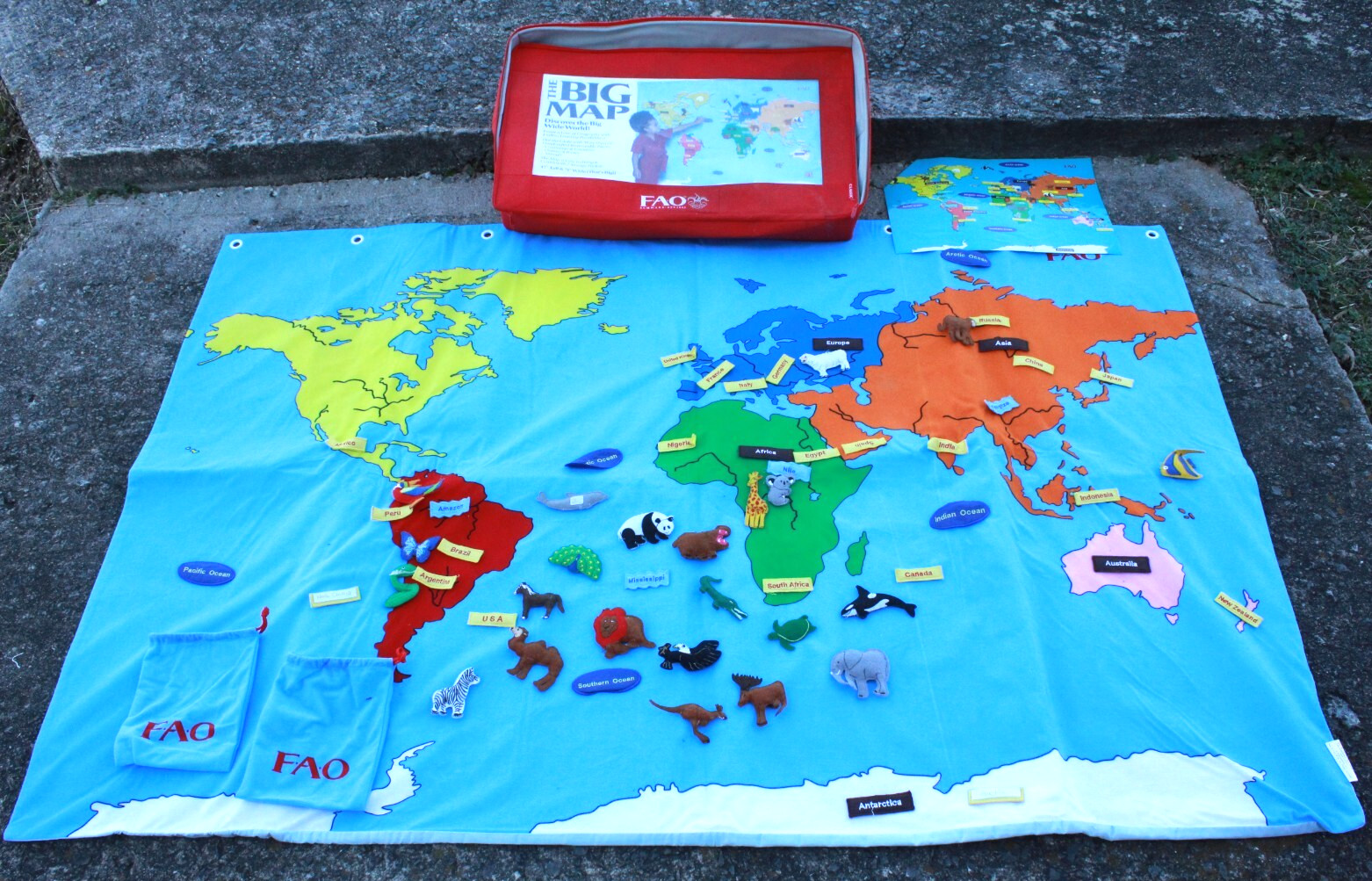 World Map FAO Schwarz HUGE 71 inches Hanging Play ANIMALS Places Bags Learning