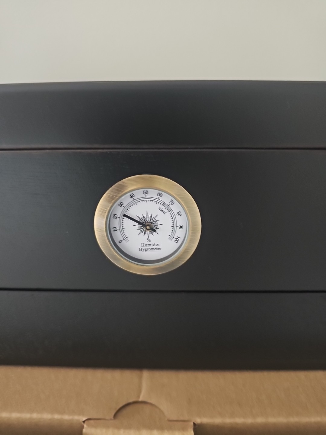 COOL KNIGHT Cigar Humidor with Front Hygrometer, Humidifier and Accessory