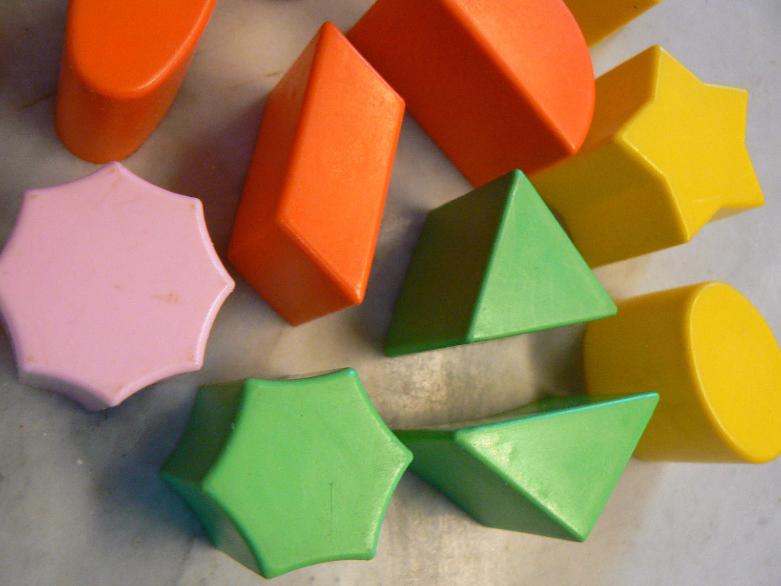 Activity Cube-Child Guidance – w/ 16 Different Shapes & 6 colors to Sort & match